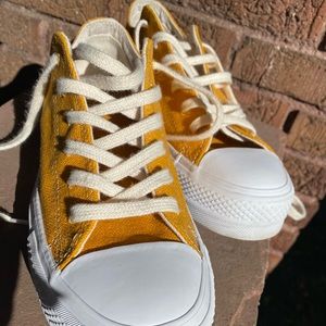 Canvas Platform Converse - Like New